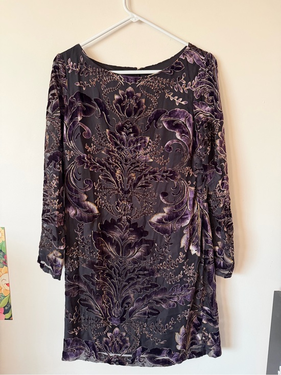 Vince Camuto Dresses & Skirts - Vince Camuto Black & Purple Velvet Burnout Long Sleeve Shift Dress